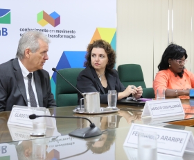 Delegação da Embaixada de Cuba, a Reitora da União de Santiago de Cuba, Diana Sedal Yanes e o Prof. Fidel Castro Neto, em reunião com Reitora da UnB, profª. Rozana Naves. 21/10/2025 Foto: Beto Monteiro/Ascom UnB